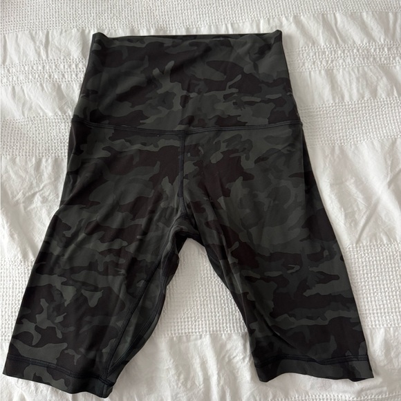 Lululemon Black Camouflage Biker Shorts - Picture 1 of 2